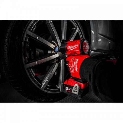 Гайковерт аккумуляторный бесщёточный MILWAUKEE 1/2\" (881 Нм) M18 FMTIW2F12-502X,с кольцом