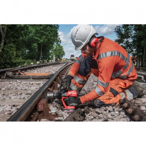 Гайковерт аккумуляторный бесщеточный MILWAUKEE 1'' (2400Нм) M18 ONEFHIWF1-0X, с кольцом (каркас)