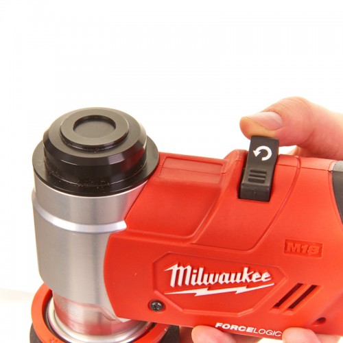 Пробойник аккумуляторный для отверстий FORCE LOGIC™ MILWAUKEE M18 HKP-201C (ЗУ+2акк.Х2Ач+кейс)