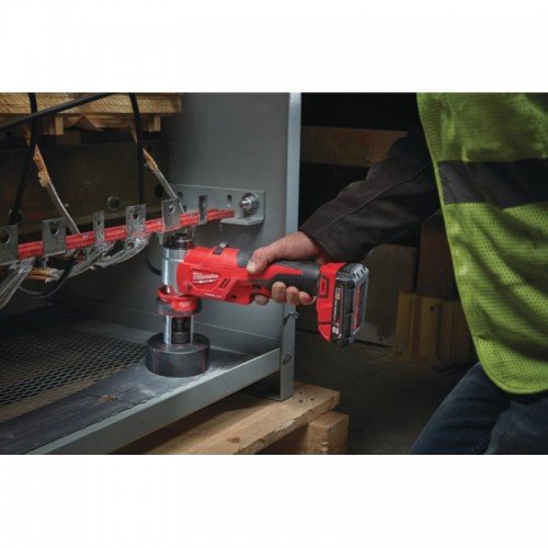 Пробойник аккумуляторный для отверстий FORCE LOGIC™ MILWAUKEE M18 HKP-201C (ЗУ+2акк.Х2Ач+кейс)