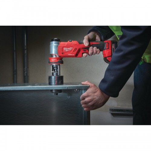 Пробойник аккумуляторный для отверстий FORCE LOGIC™ MILWAUKEE M18 HKP-201C (ЗУ+2акк.Х2Ач+кейс)