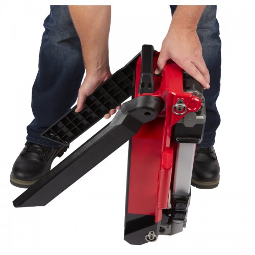 Прожектор светодиодный аккумуляторный напольный MILWAUKEE M18 ONERSAL-0 ONE-KEY