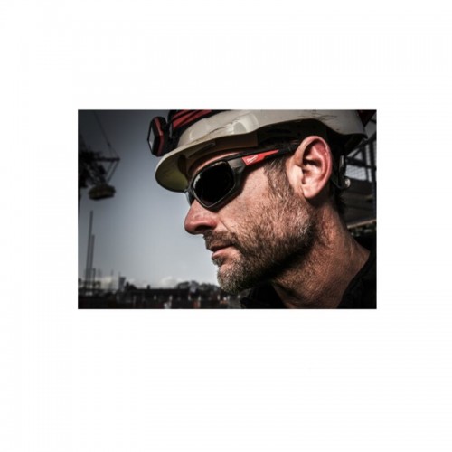 Очки защитные PERFORMANCE MILWAUKEE, с покрытием AS/AF (затемненные)