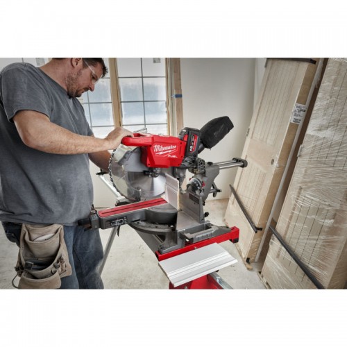 Пила торцовочная аккумуляторная бесщеточная MILWAUKEE M18 FMS305-121 (Ø305мм) (ЗУ+1ак.Х12Ач) FORGE™