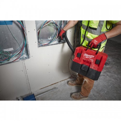 Пылесос аккумуляторный для воды и сухого мусора MILWAUKEE M12 FVCL-0 (каркас)