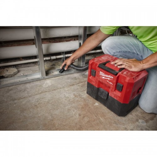 Пылесос аккумуляторный для воды и сухого мусора MILWAUKEE M12 FVCL-0 (каркас)
