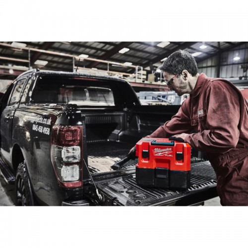 Пылесос аккумуляторный для воды и сухого мусора MILWAUKEE M12 FVCL-0 (каркас)
