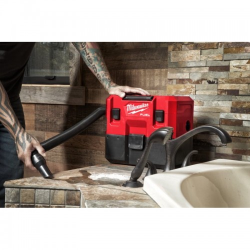 Пылесос аккумуляторный для воды и сухого мусора MILWAUKEE M12 FVCL-0 (каркас)
