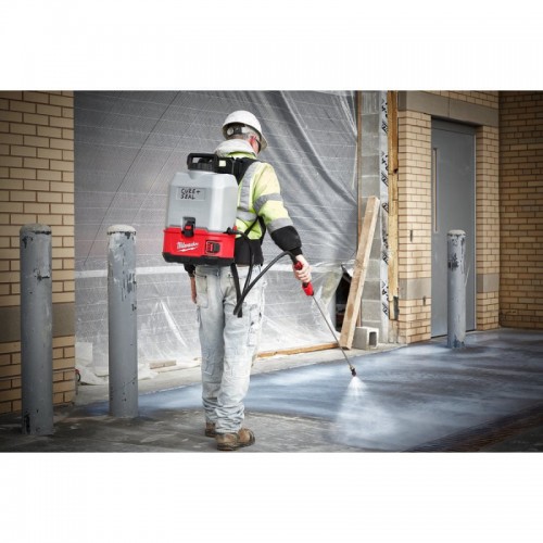 Опрыскиватель аккумуляторный ранцевый MILWAUKEE M18 BPFP-CCST SWITCH TANK™ емкость для бетона