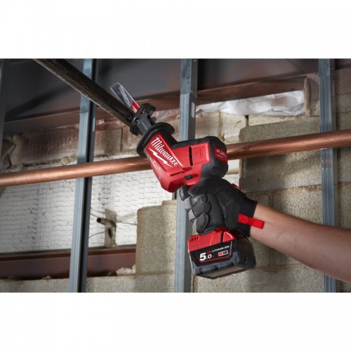 Пила сабельная аккумуляторная бесщеточная MILWAUKEE M18 FHZ-502X (ЗУ+2акк.Х5Ач+HDкейс)