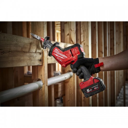 Пила сабельная аккумуляторная бесщеточная MILWAUKEE M18 FHZ-502X (ЗУ+2акк.Х5Ач+HDкейс)
