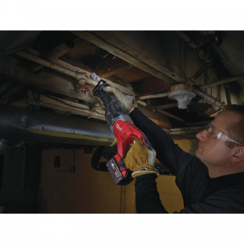 Пила сабельная аккумуляторная MILWAUKEE M18 BSX-402C (ЗУ+2акк.Х4Ач+кейс)