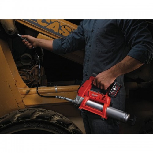 Шприц для смазки MILWAUKEE M12 GG-401B (ЗУ+1акк.Х4Ач+сумка)