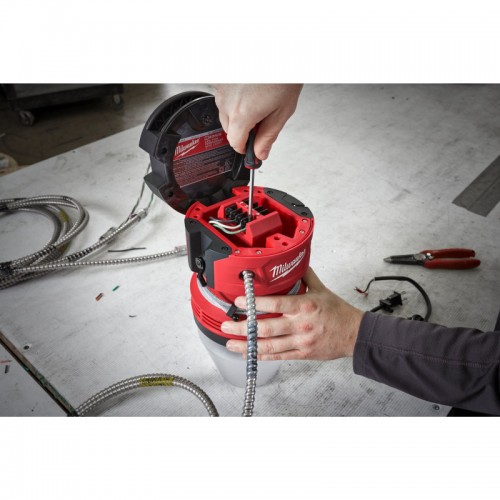 Высокомощный фонарь HOBL 7000 MILWAUKEE 4933464126