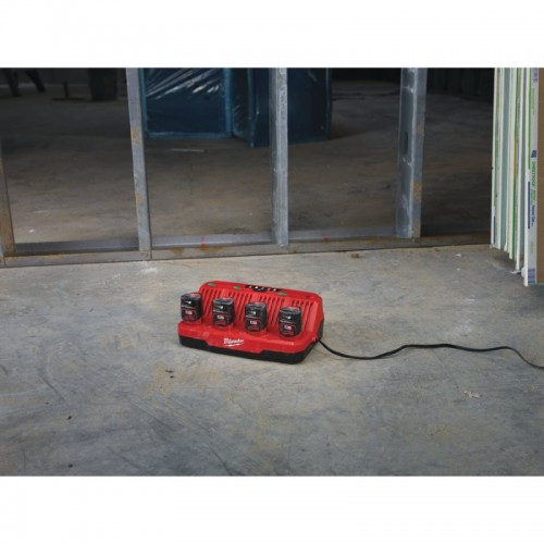 Зарядное устройство MILWAUKEE M12 C4 (для 4х акум. М12)  4932430554