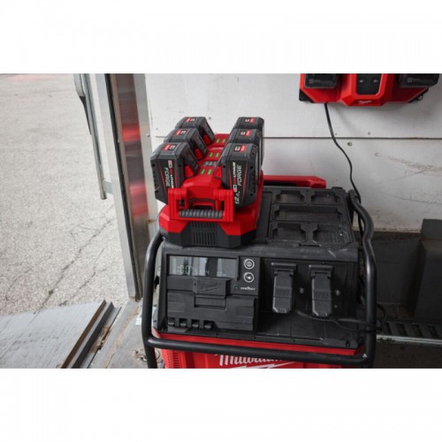 Зарядное устройство MILWAUKEE, M18 MPC6EU на 6 аккумуляторов PACKOUT