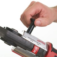 Обжимник гидравлический аккумуляторный для труб MILWAUKEE M18 BLHPT-202C (ЗУ+2Х2Ач+кейс)