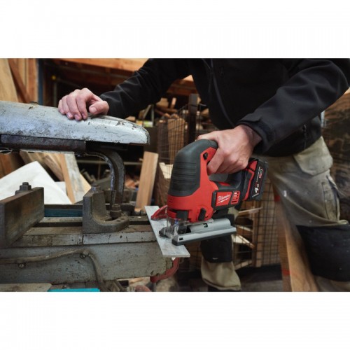 Пила лобзиковая аккумуляторная MILWAUKEE M18 BJS-402C (ЗУ+2акк.Х4Ач+кейс)