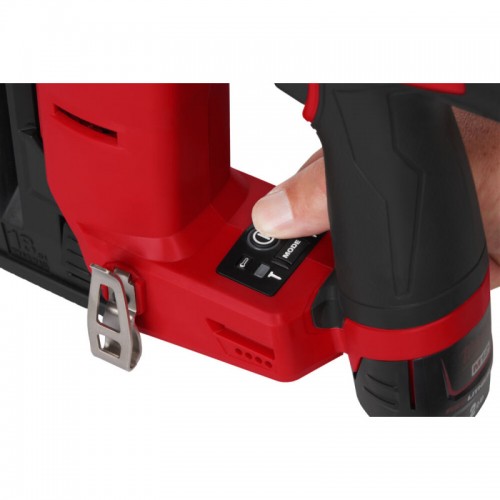 Пистолет гвоздезабивной аккумуляторный бесщёточный MILWAUKEE M12 FCN18GS-0X, 16-38мм (каркас+кейс)