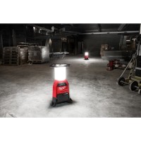 Фонарь светодиодный аккумуляторный MILWAUKEE M18 ONESLDP-0 ONE-KEY с зарядным устройством
