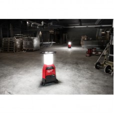 Фонарь светодиодный аккумуляторный MILWAUKEE M18 ONESLDP-0 ONE-KEY с зарядным устройством