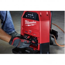 Фонарь светодиодный аккумуляторный MILWAUKEE M18 ONESLDP-0 ONE-KEY с зарядным устройством