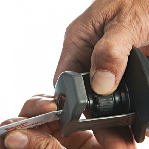 Пила сабельная аккумуляторная бесщеточная MILWAUKEE M12 CHZ-202C (ЗУ+2акк.Х2Ач+кейс)