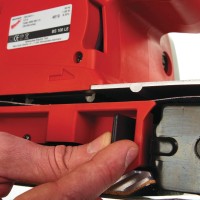 Ленточная шлифовальная машина MILWAUKEE BS 100 LE с шириной полировки 100 мм (4) 4933385150