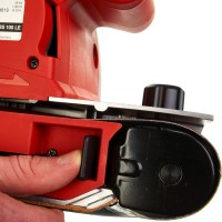 Ленточная шлифовальная машина MILWAUKEE BS 100 LE с шириной полировки 100 мм (4) 4933385150