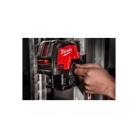 Нівелір лінійно-крапковий акумуляторний MILWAUKEE M12 CLLP-301C (зелений промінь)