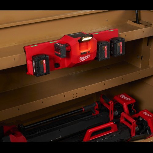 Зарядное устройство MILWAUKEE M12-18 GBC4 (4хМ18, 2хМ12, фонарь)