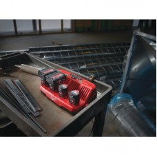 Зарядное устройство MILWAUKEE M12 C4 (для 4х акум. М12)  4932430554