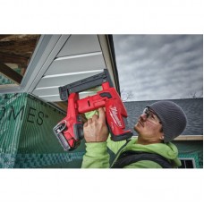 Степлер скобозабивной аккумуляторный зауженный бесщеточный MILWAUKEE M18 FNCS18GS-202X