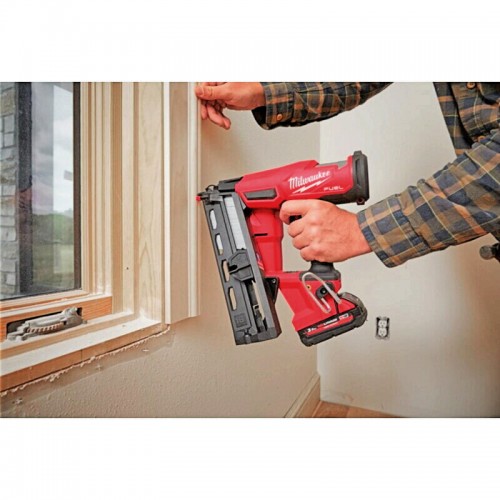 Пистолет гвоздезабивной аккумуляторный бесщёточный MILWAUKEE M18 FN16GA-202X (32-64мм)(ЗУ+2Х2Ач)