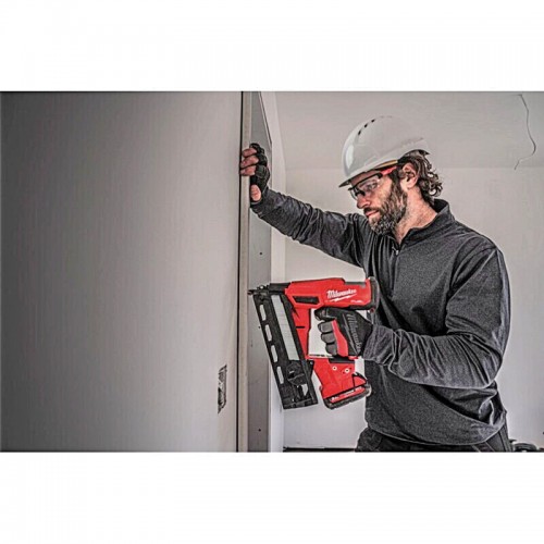 Пистолет гвоздезабивной аккумуляторный бесщёточный MILWAUKEE M18 FN16GA-202X (32-64мм)(ЗУ+2Х2Ач)