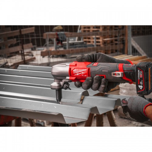 Ножницы по металлу аккумуляторные бесщёточный MILWAUKEE M12 FNB16-0 (каркас)