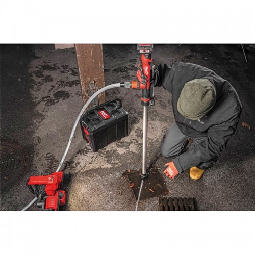 Насос аккумуляторный для перекачки жидкости MILWAUKEE M12 BSWP-0 (каркас)