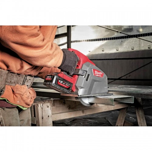 Пила дисковая аккумуляторная бесщеточная по металлу MILWAUKEE M18 FMCS66-0C Ø203мм (каркас)