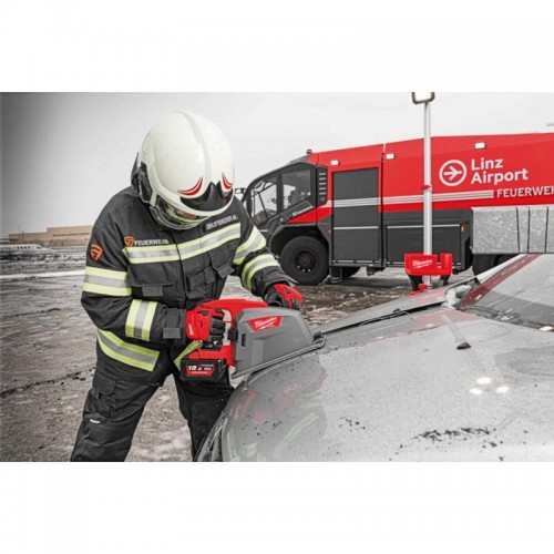 Пила дисковая аккумуляторная бесщеточная по металлу MILWAUKEE M18 FMCS66-0C Ø203мм (каркас)