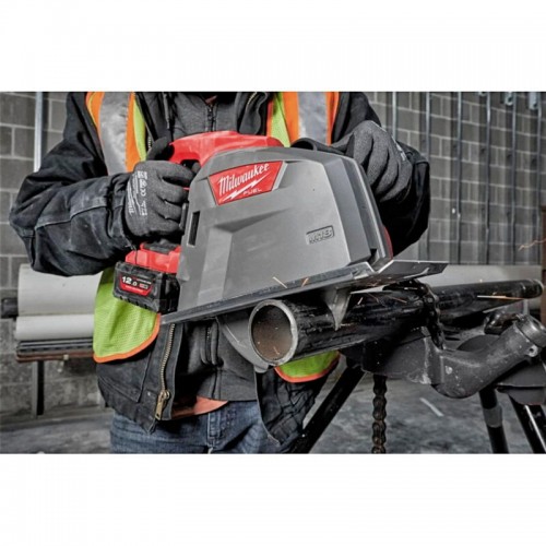 Пила дисковая аккумуляторная бесщеточная по металлу MILWAUKEE M18 FMCS66-0C Ø203мм (каркас)