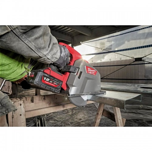 Пила дисковая аккумуляторная бесщеточная по металлу MILWAUKEE M18 FMCS66-0C Ø203мм (каркас)