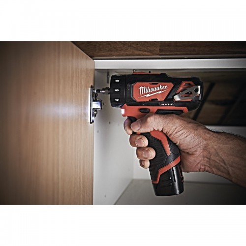 Дрель-шуруповёрт аккумуляторная MILWAUKEE M12 BDDXKIT-202C (32 Нм) (2насадки+ЗУ+2акк.Х2Ач+кейс)