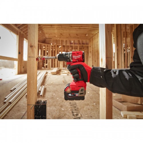 Дрель-шуруповёрт аккумуляторная бесщёточная ударная MILWAUKEE M18 BLPDRCMC-402C (60Нм) + ЖИЛЕТКА