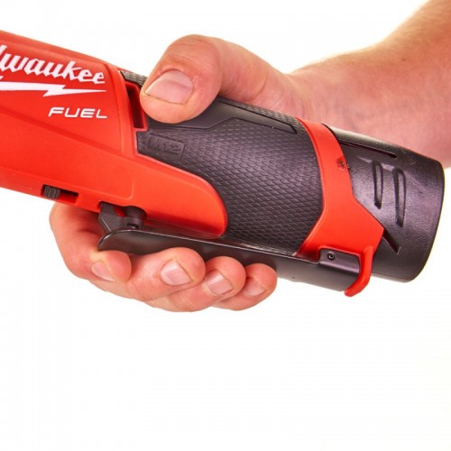 Трещётка аккумуляторная бесщёточная компактная MILWAUKEE 3/8\" (75 Нм) M12 FIR38-201B(ЗУ+1Х2Ач+сумка)