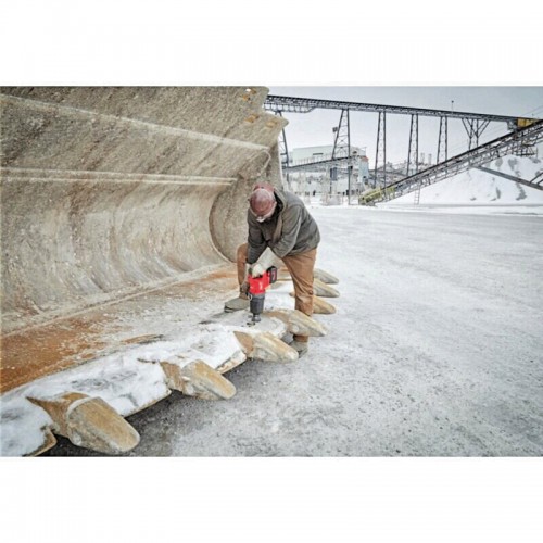 Гайковерт аккумуляторный бесщеточный MILWAUKEE 1'' (2711Нм) M18 ONEFHIWF1DS-121C, с кольцом(ЗУ+1ак.)