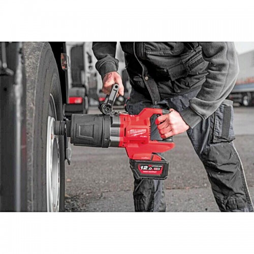Гайковерт аккумуляторный бесщеточный MILWAUKEE 1'' (2711Нм) M18 ONEFHIWF1DS-121C, с кольцом(ЗУ+1ак.)