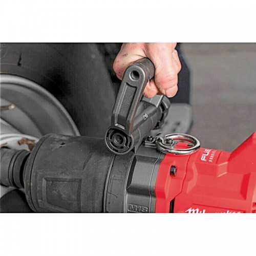 Гайковерт аккумуляторный бесщеточный MILWAUKEE 1'' (2711Нм) M18 ONEFHIWF1DS-121C, с кольцом(ЗУ+1ак.)