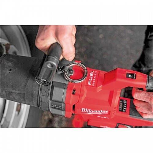 Гайковерт аккумуляторный бесщеточный MILWAUKEE 1'' (2711Нм) M18 ONEFHIWF1DS-121C, с кольцом(ЗУ+1ак.)