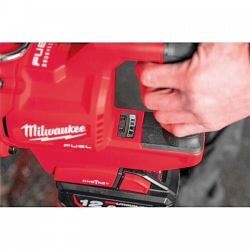 Гайковерт аккумуляторный бесщеточный MILWAUKEE 1'' (2711Нм) M18 ONEFHIWF1DS-121C, с кольцом(ЗУ+1ак.)