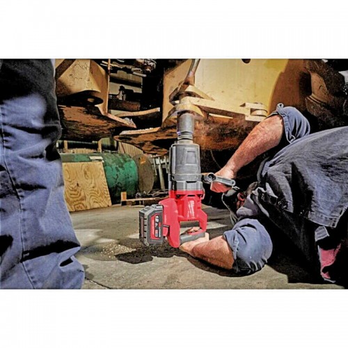 Гайковерт аккумуляторный бесщеточный MILWAUKEE 1'' (2711Нм) M18 ONEFHIWF1DS-121C, с кольцом(ЗУ+1ак.)